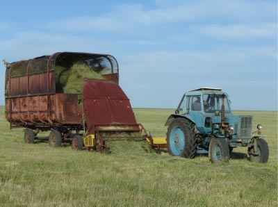 Подборщик погрузчик рассыпного сена ППС-7