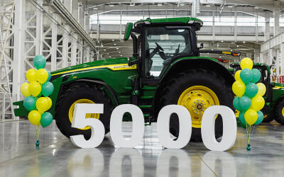 С конвейера завода John Deere в Оренбурге сошла 5000-я единица техники