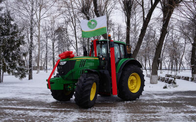 John Deere и ООО «Юпитер 9» передали Белгородскому государственному аграрному университету современный трактор 6195M