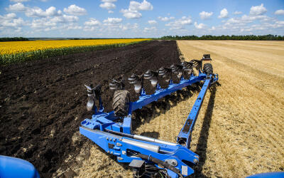 New Holland выпустила новый плуг серии EVL